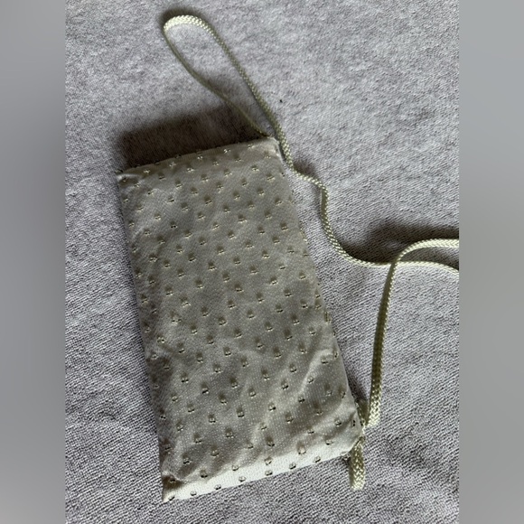 Vintage Silver & White Beaded Clutch La Regale - Picture 5 of 6